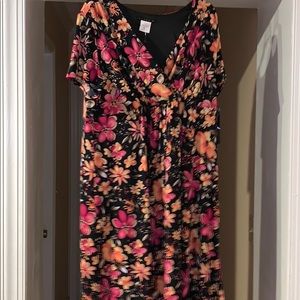 Ladies Tiana B floral dress..22/24W...NWT